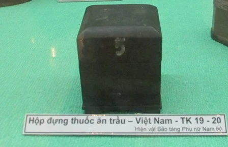 Choáng với bộ đồ dùng… ăn trầu! ảnh 6 Choáng với bộ đồ dùng… ăn trầu! ảnh 6