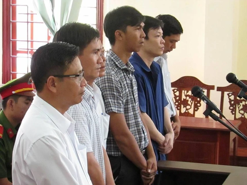 Vụ xử 3 cán bộ ngân hàng: Trả hồ sơ điều tra bổ sung ảnh 1 Vụ xử 3 cán bộ ngân hàng: Trả hồ sơ điều tra bổ sung ảnh 1