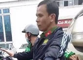 Bị phát hiện trộm xe máy liền cởi áo 'khoe' mình là cảnh sát
