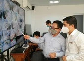 Video: Vợ chồng BS gửi 2 con nhỏ cho ông ngoại để đi chống dịch COVID-19
