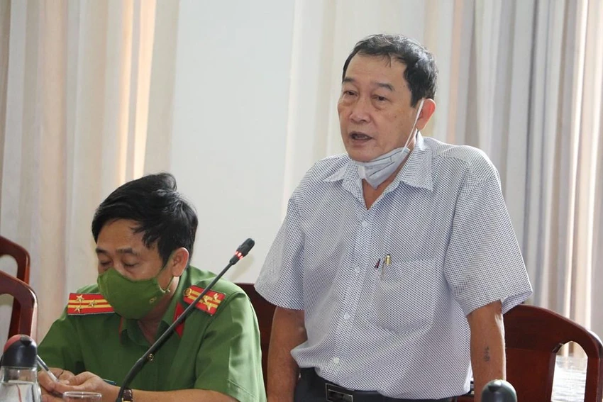 Phó Chánh Thanh tra TP Cần Thơ Lê Đắc Cảnh thông tin tại cuộc họp báo chiều 18-4. Ảnh: CHÂU ANH Phó Chánh Thanh tra TP Cần Thơ Lê Đắc Cảnh thông tin tại cuộc họp báo chiều 18-4. Ảnh: CHÂU ANH