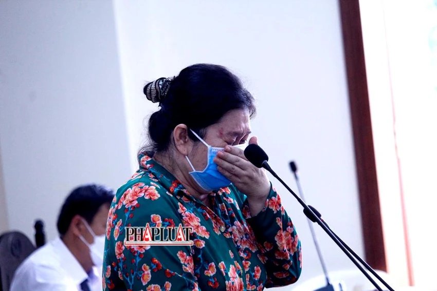 Bị cáo Trang tại phiên tòa ngày 29-4. Ảnh: NHẪN NAM Bị cáo Trang tại phiên tòa ngày 29-4. Ảnh: NHẪN NAM