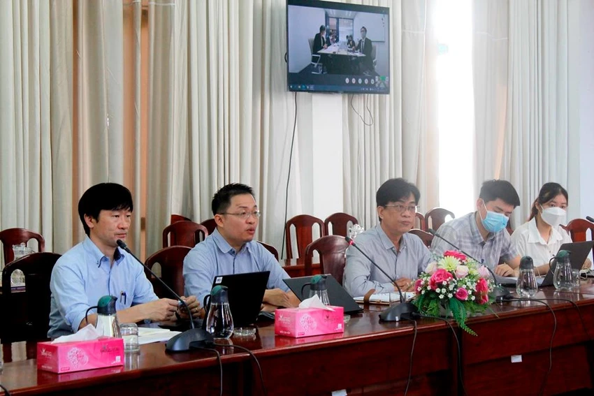 Chủ đầu tư dự án Đường dẫn khí Lô B - Ô Môn cùng các đơn vị liên quan và phía ngân hàng của Nhật (tham gia trực tuyến) tại buổi làm việc với UBND TP Cần Thơ. Ảnh: NHẪN NAM