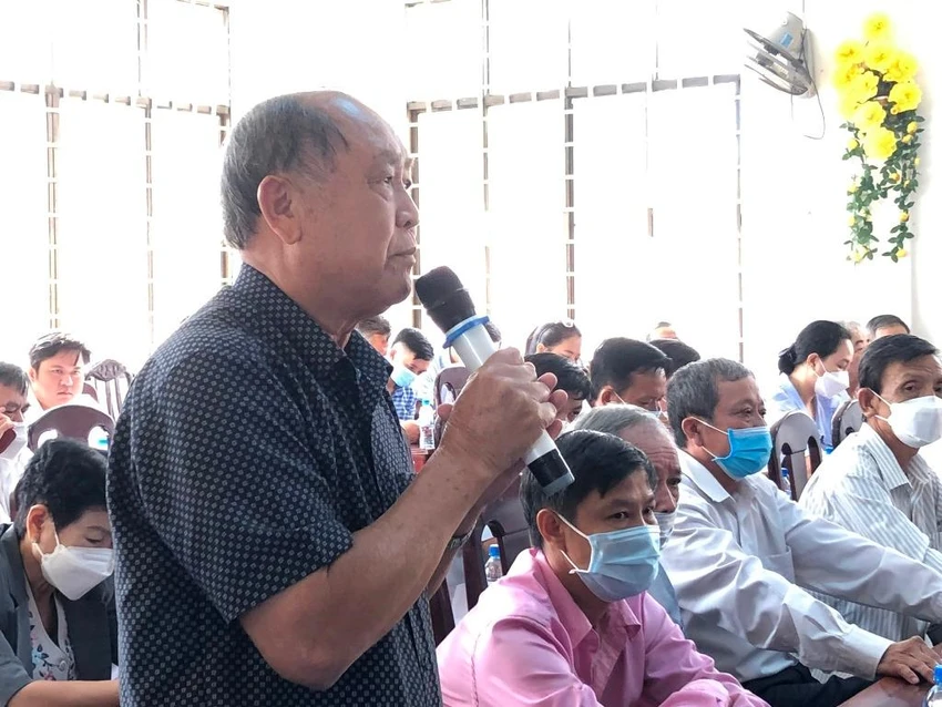 Cử tri Nguyễn Cao Xiểm phát biểu. Ảnh: NHẪN NAM Cử tri Nguyễn Cao Xiểm phát biểu. Ảnh: NHẪN NAM
