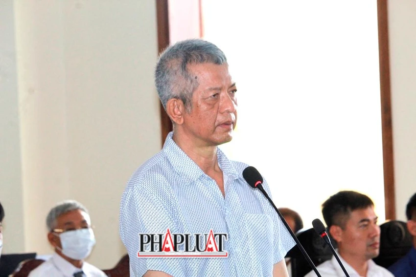 Bị cáo Nguyễn Minh Chuyển tại tòa ngày 27-6. Ảnh: NHẪN NAM