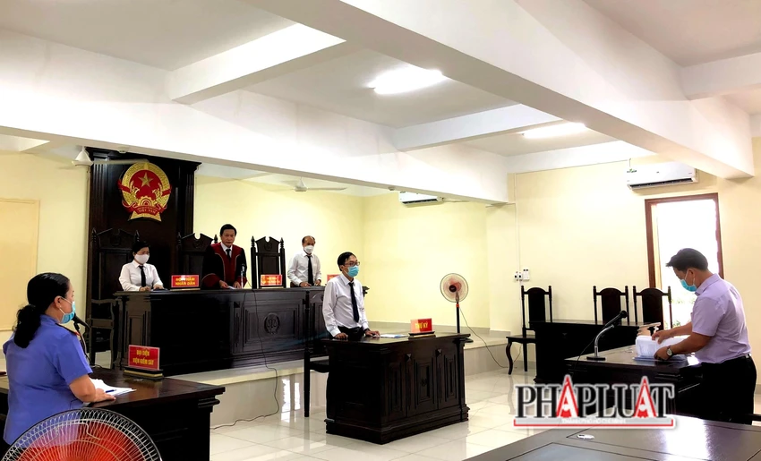 Một vụ kiện hành chính do TAND TP Cần Thơ xử sơ thẩm vắng mặt người bị kiện. Ảnh: NHẪN NAM Một vụ kiện hành chính do TAND TP Cần Thơ xử sơ thẩm vắng mặt người bị kiện. Ảnh: NHẪN NAM