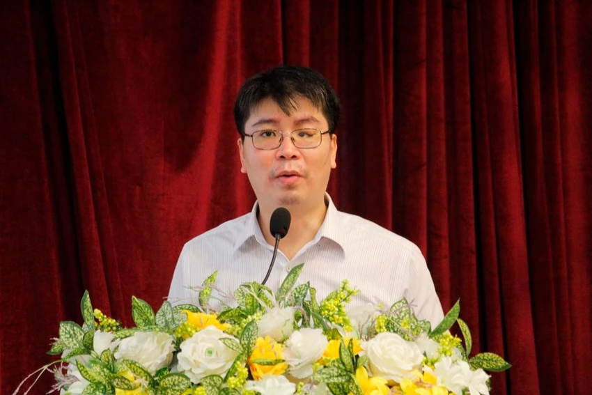 Ông Lê Văn Tuấn – Trưởng phòng Quản lý Đấu giá tài sản, trọng tài, hòa giải thương mại, Cục Bổ trợ tư pháp (Bộ Tư pháp) phát biểu tại hội thảo ngày 23-9. Ảnh: NHẪN NAM
