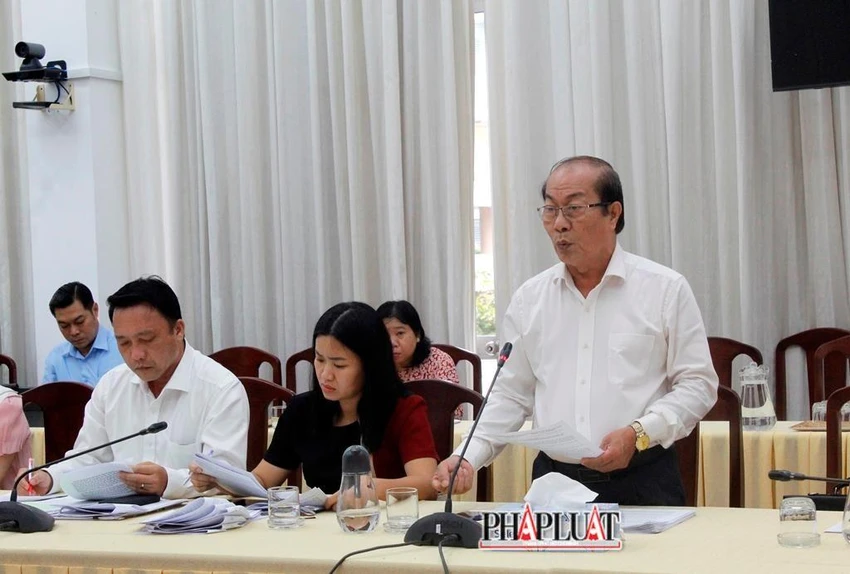 Ông Nguyễn Văn Dũng – Trưởng Ban Đô thị, HĐND TP Cần Thơ nêu câu hỏi tại buổi giám sát. Ảnh: NHẪN NAM Ông Nguyễn Văn Dũng – Trưởng Ban Đô thị, HĐND TP Cần Thơ nêu câu hỏi tại buổi giám sát. Ảnh: NHẪN NAM