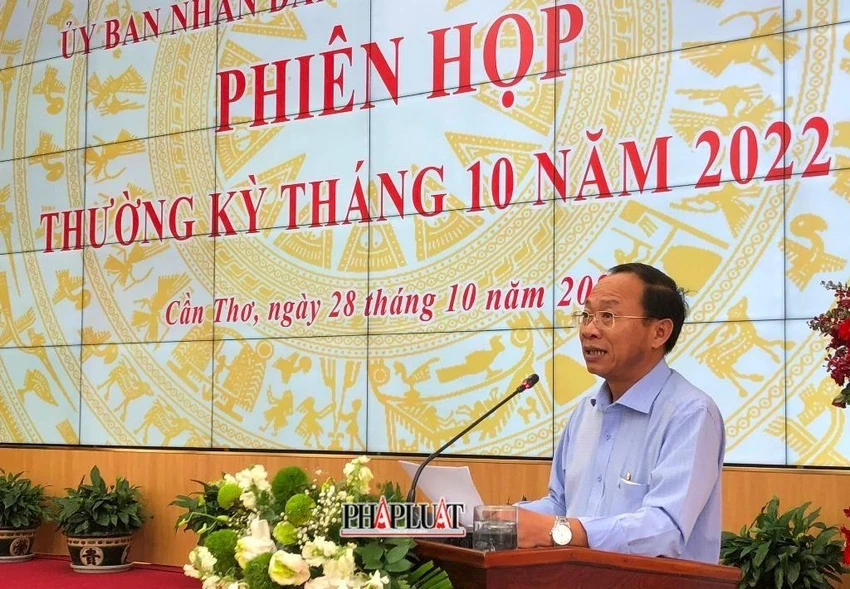 Ông Nguyễn Văn Sử - Giám đốc Sở NN&amp;PTNT báo cáo tại cuộc họp ngày 28-9. Ảnh: NHẪN NAM