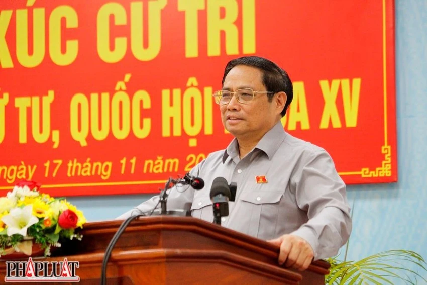 Thủ tướng Phạm Minh Chính trả lời ý kiến cử tri Cần Thơ chiều 17-11. Ảnh: NHẪN NAM