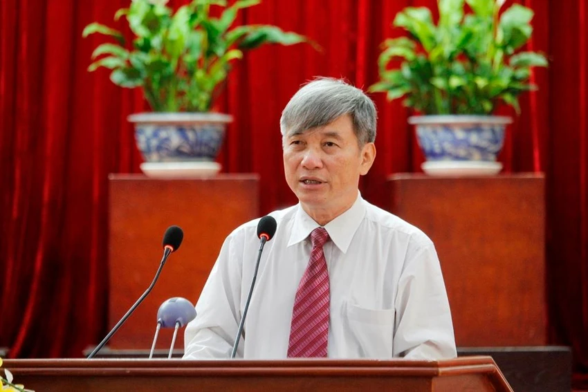 Ông Thái Quang Hải - Chánh án TAND TP Cần Thơ báo cáo tại kỳ họp HĐND TP Cần Thơ ngày 7-12. Ảnh: NHẪN NAM