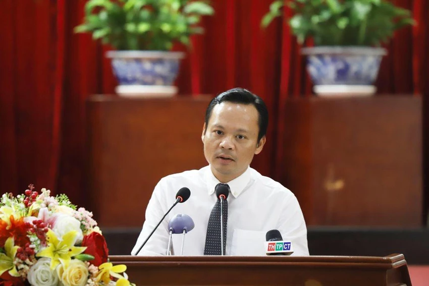 Ông Hoàng Quốc Cường - Giám đốc Sở Y tế Cần Thơ phát biểu tại kỳ họp thứ 9 chiều 8-12. Ảnh: CTV Ông Hoàng Quốc Cường - Giám đốc Sở Y tế Cần Thơ phát biểu tại kỳ họp thứ 9 chiều 8-12. Ảnh: CTV