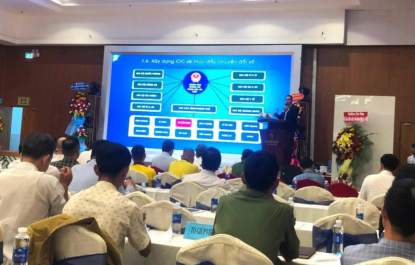 Đại biểu trình bày tham luận tại hội thảo. Ảnh: NHẪN NAM Đại biểu trình bày tham luận tại hội thảo. Ảnh: NHẪN NAM