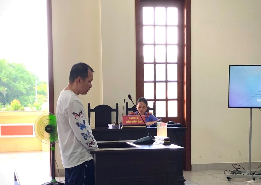Bị cáo Mông tại tòa phúc thẩm ngày 17-5. Ảnh: NHẪN NAM Bị cáo Mông tại tòa phúc thẩm ngày 17-5. Ảnh: NHẪN NAM