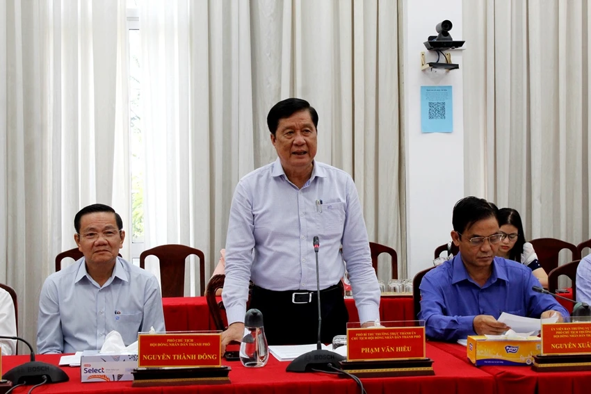 Ông Phạm Văn Hiểu – Chủ tịch HĐND TP Cần Thơ phát biểu tại buổi làm việc. Ảnh: NHẪN NAM