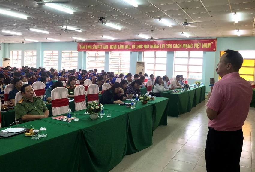 Chuyên gia về di cư lao động cảnh báo các chiêu lừa xuất khẩu lao động. Ảnh: NHẪN NAM Chuyên gia về di cư lao động cảnh báo các chiêu lừa xuất khẩu lao động. Ảnh: NHẪN NAM