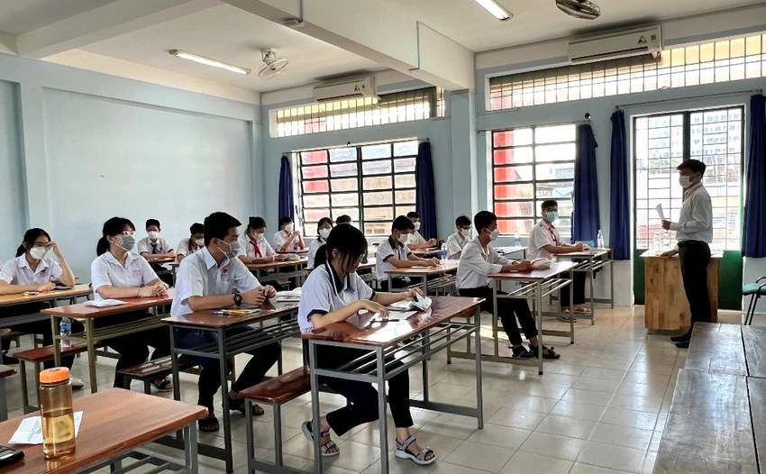 Các thí sinh dự thi vào lớp 10 Trường THPT Thực hành Sư phạm ở Cần Thơ. Ảnh: CTV Các thí sinh dự thi vào lớp 10 Trường THPT Thực hành Sư phạm ở Cần Thơ. Ảnh: CTV