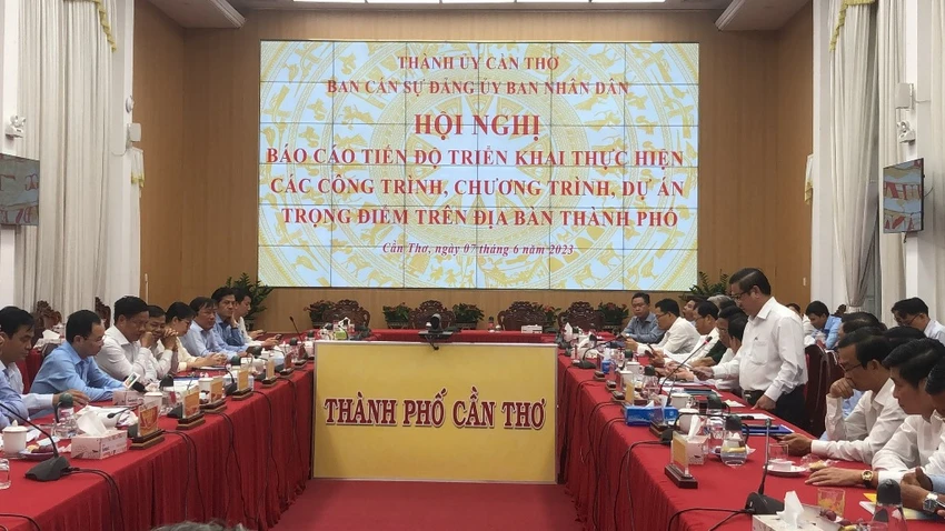 Ban cán sự Đảng UBND TP Cần Thơ tổ chức hội nghị báo cáo tiến độ các dự án, công trình trọng điểm ngày 7-6. Ảnh: NHẪN NAM Ban cán sự Đảng UBND TP Cần Thơ tổ chức hội nghị báo cáo tiến độ các dự án, công trình trọng điểm ngày 7-6. Ảnh: NHẪN NAM