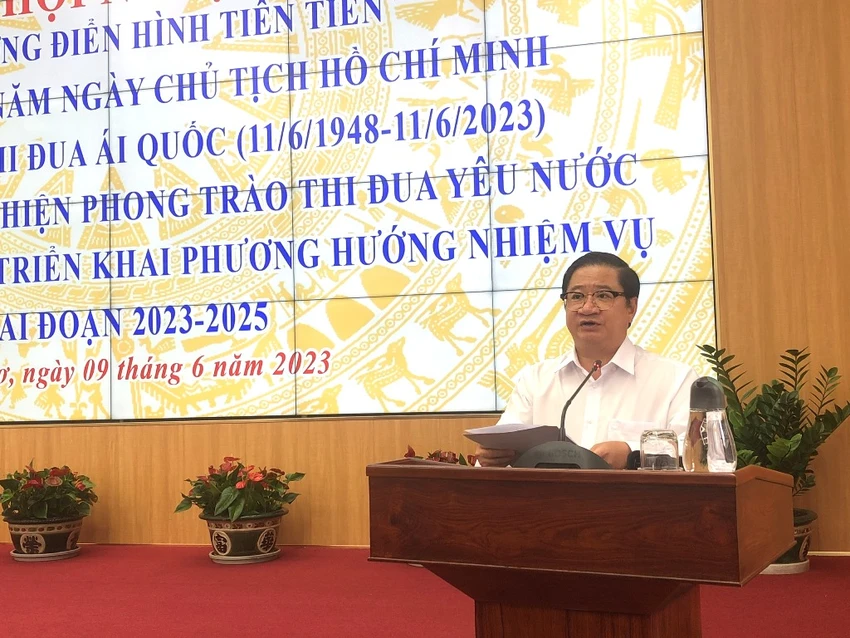 Chủ tịch UBND TP Cần Thơ Trần Việt Trường phát biểu tại hội nghị. Ảnh: NHẪN NAM