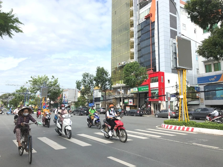 Đường Hòa Bình là một trong 18 tuyến đường ở Cần Thơ có hệ số điều chỉnh giá đất cao nhất với K=1,9. Ảnh: NHẪN NAM