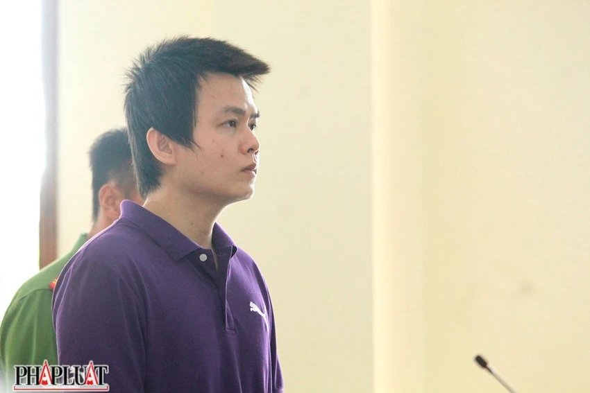 Bị cáo Hòa tại tòa ngày 7-7. Ảnh: NHẪN NAM Bị cáo Hòa tại tòa ngày 7-7. Ảnh: NHẪN NAM