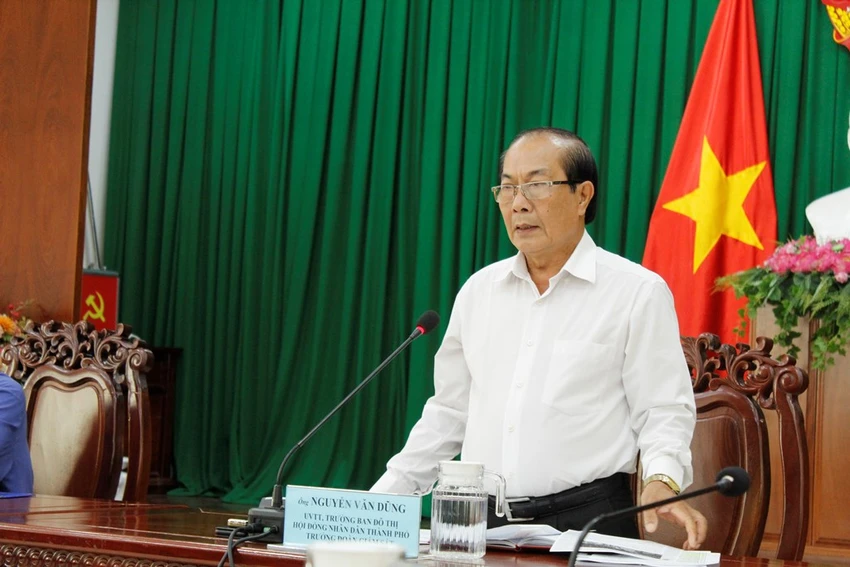 Ông Nguyễn Văn Dũng -Trưởng Ban Đô thị HĐND TP Cần Thơ phát biểu tại buổi giám sát. Ảnh: NHẪN NAM Ông Nguyễn Văn Dũng -Trưởng Ban Đô thị HĐND TP Cần Thơ phát biểu tại buổi giám sát. Ảnh: NHẪN NAM