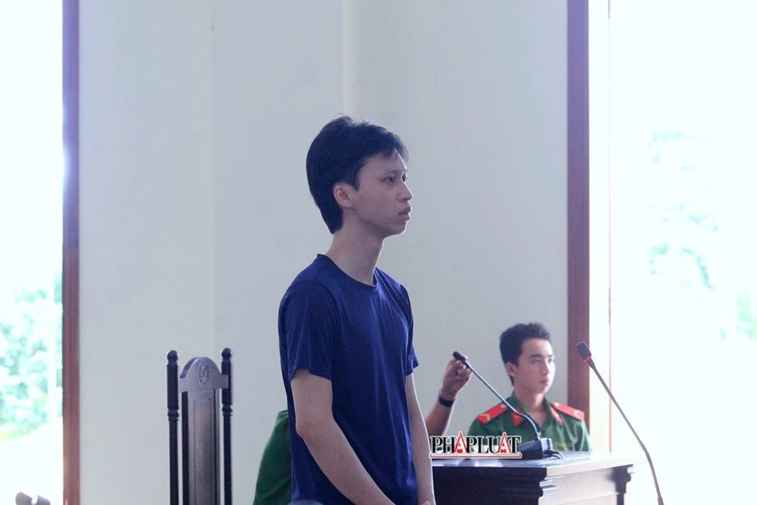 Bị cáo Minh tại tòa phúc thẩm ngày 8-9. Ảnh: NHẪN NAM Bị cáo Minh tại tòa phúc thẩm ngày 8-9. Ảnh: NHẪN NAM