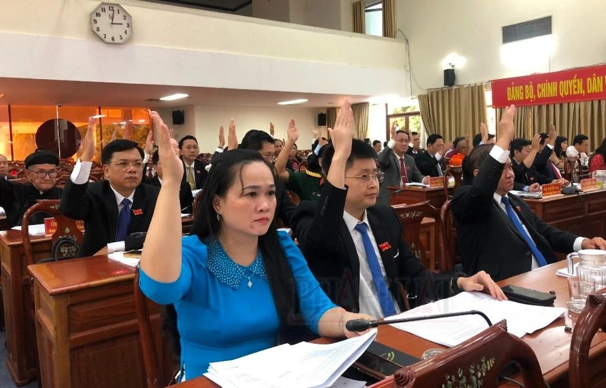 Đại biểu HĐND TP Cần Thơ biểu quyết