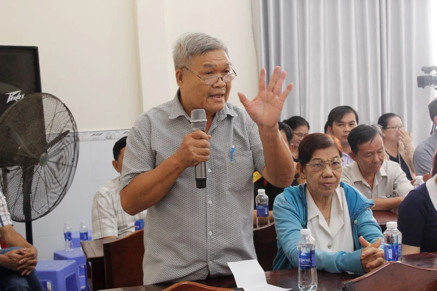 Cử tri TP Cần Thơ góp ý tại buổi tiếp xúc đại biểu HĐND TP, quận Ninh Kiều ngày 6-6.