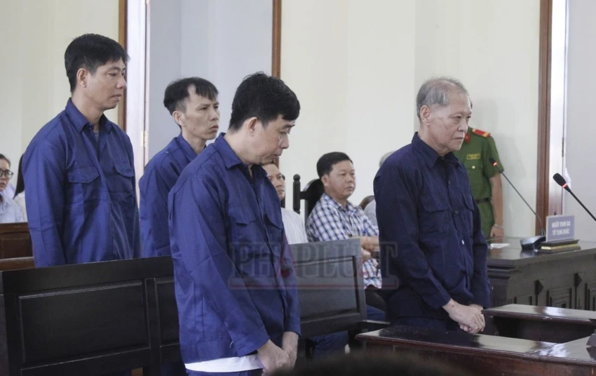 Hỗ trợ thu hồi đất sai, phó chủ tịch huyện cùng thuộc cấp hầu tòa