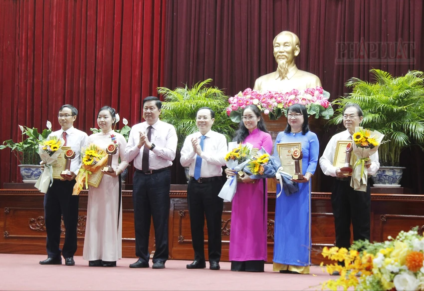 tp-can-tho-trao-giai-bua-liem-vang.JPG