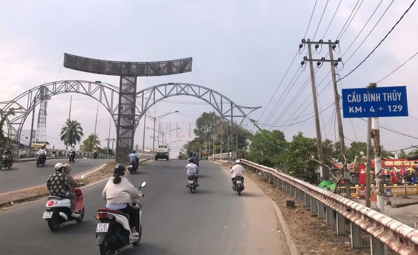cầu Bình Thủy TP Cần Thơ nối đường Cách Mạng Tháng Tám và đường Lê Hồng Phong