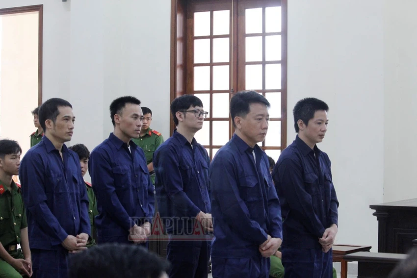 Tuyên án 5 đăng kiểm viên đường thủy nhận hối lộ.