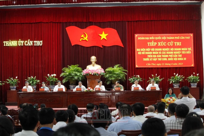 thu-tuong-pham-minh-chinh-tiep-xuc-cu-tri-tp-can-tho-1.jpg
