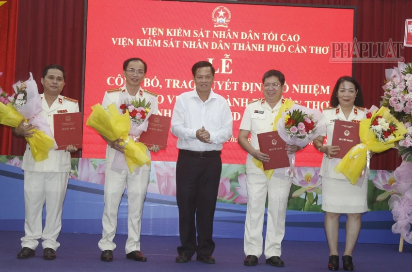 tan-pho-vien-truong-vksnd-tp-can-tho.jpg