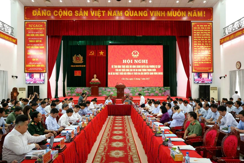 Chủ tịch TP.HCM báo cáo Thủ tướng về 38 trung tâm phục vụ hành chính công thực hiện phi địa giới hành chính