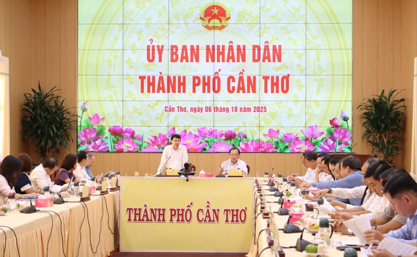 Tổ Biên tập của Tiểu ban Kinh tế - Xã hội Đại hội lần thứ XIV của Đảng làm việc với TP Cần Thơ