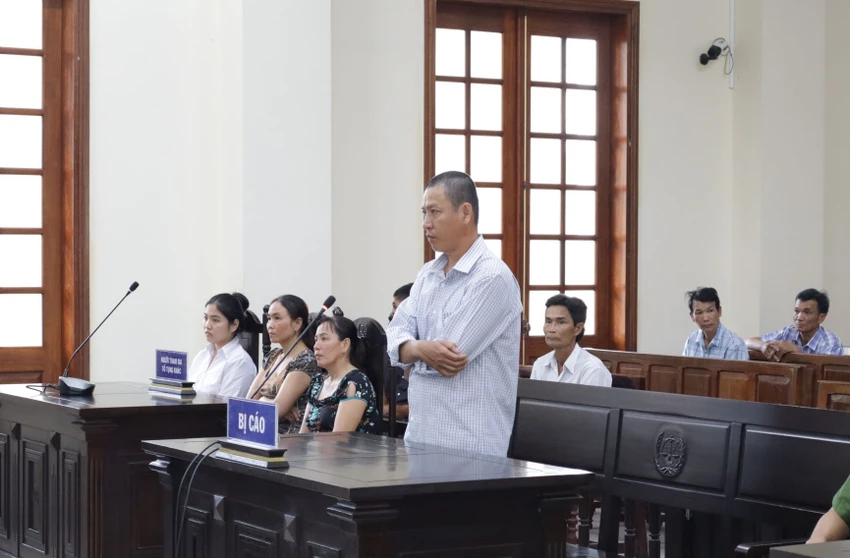 xe-cho-lua-can-qua-nguoi-vo-y-gay-thuong-tich.jpg