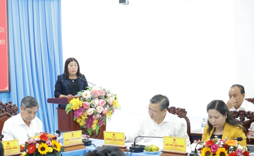 chu-tich-quoc-hoi-kiem-tra-bau-cu-1.JPG