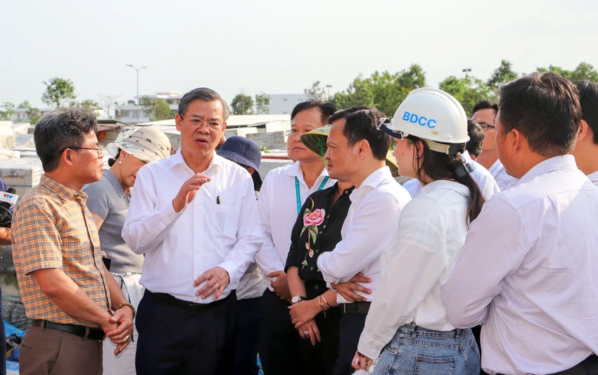 chu-tich-can-tho-kiem-tra-benh-vien-ung-buou-4.jpg