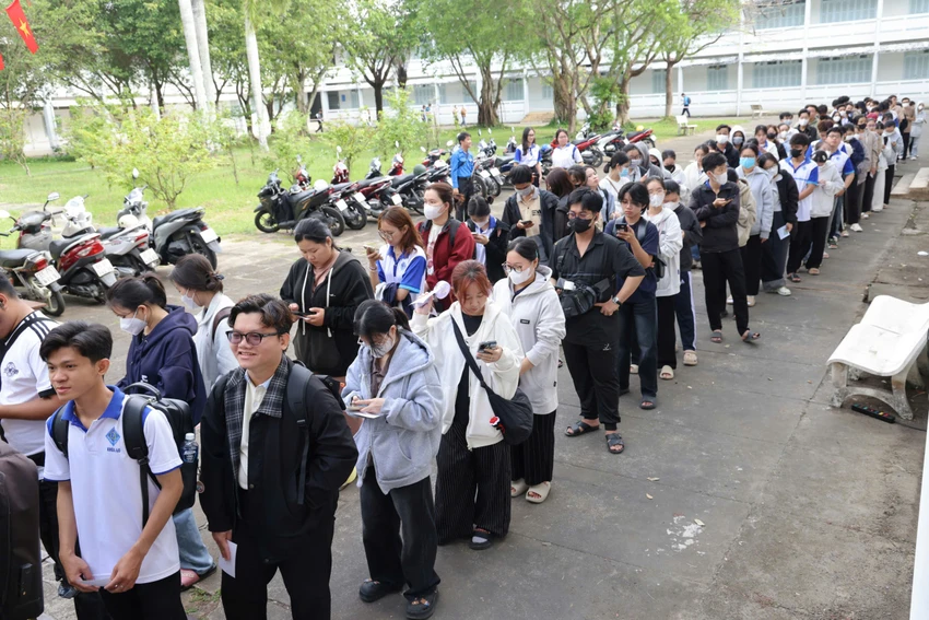 sinh-vien-dai-hoc-can-tho-bau-cu.jpg