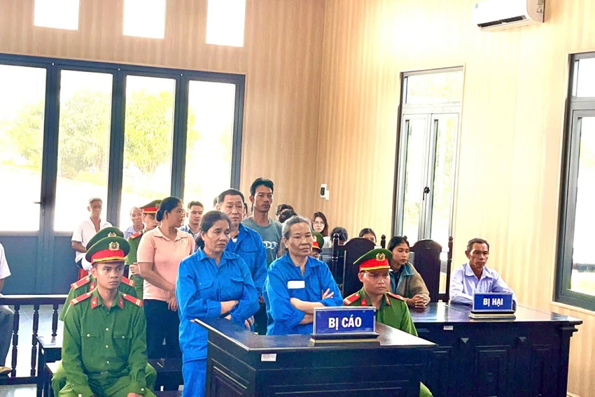vo-chong-bi-phat-tu-vi-ga-ban-con-gai.jpg