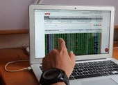 Cổ phiếu nhà băng xuống dốc, nhà đầu tư lo