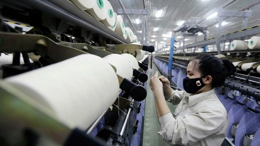 Tăng trưởng kinh tế Việt Nam năm 2023 có thể thấp hơn các dự báo trước đó. Ảnh: PLO Tăng trưởng kinh tế Việt Nam năm 2023 có thể thấp hơn các dự báo trước đó. Ảnh: PLO