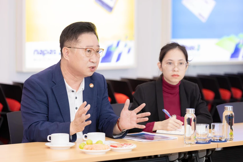 Ông Lý Xương Căn tại buổi làm việc Ông Lý Xương Căn tại buổi làm việc