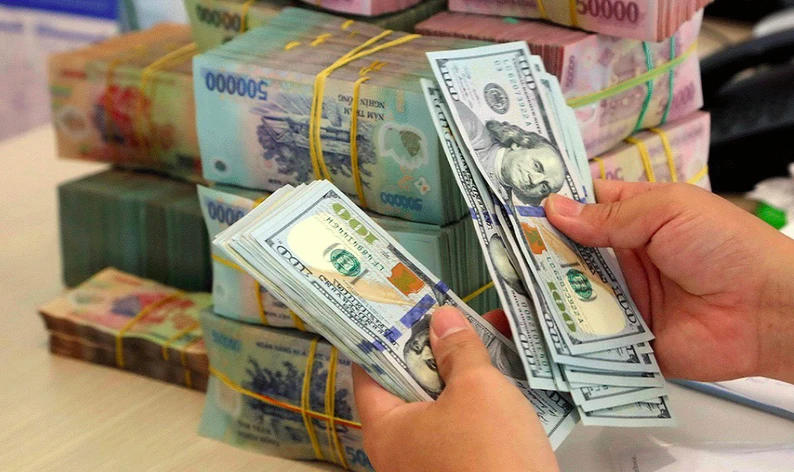 Giá USD chợ đen tiếp tục lao dốc. Ảnh minh họa