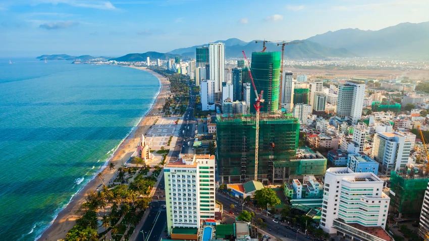 Hạ tầng du lịch – nghỉ dưỡng đồng bộ, từ sân bay đến cảng biển, đang nâng tầm giá trị bất động sản khu vực.