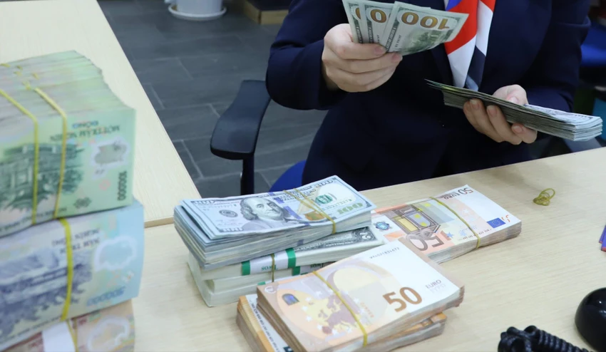 Giá đôla Mỹ trên thị trường chợ đen liên tục phá kỷ lục, liệu có tạo sức ép lên hệ thống các ngân hàng thương mại