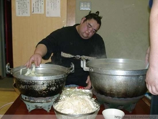 Cận cảnh quá trình 'vỗ béo' sumo Nhật Bản ảnh 5 Cận cảnh quá trình 'vỗ béo' sumo Nhật Bản ảnh 5