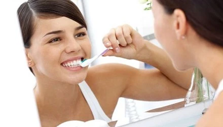 Ngừa ung thư miệng bằng đánh răng đúng cách ảnh 1